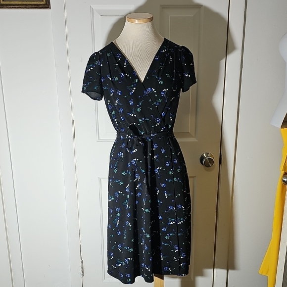 Ralph Laured Faux Wrap Elegant Navy Floral Dress. Size 2. With Tie. - Picture 1 of 13